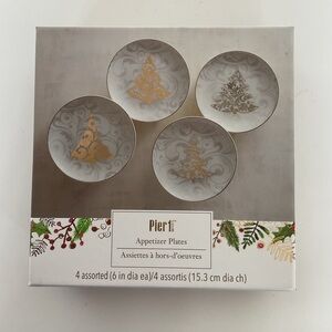 Pier 1 Christmas Tree  Appetizer Plates set of Four. NWT
